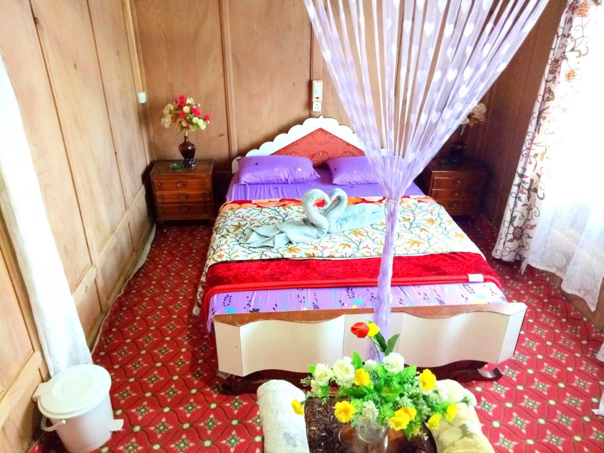New Bul Bul Group Of Houseboats Srinagar Hotel Durgjan Екстериор снимка