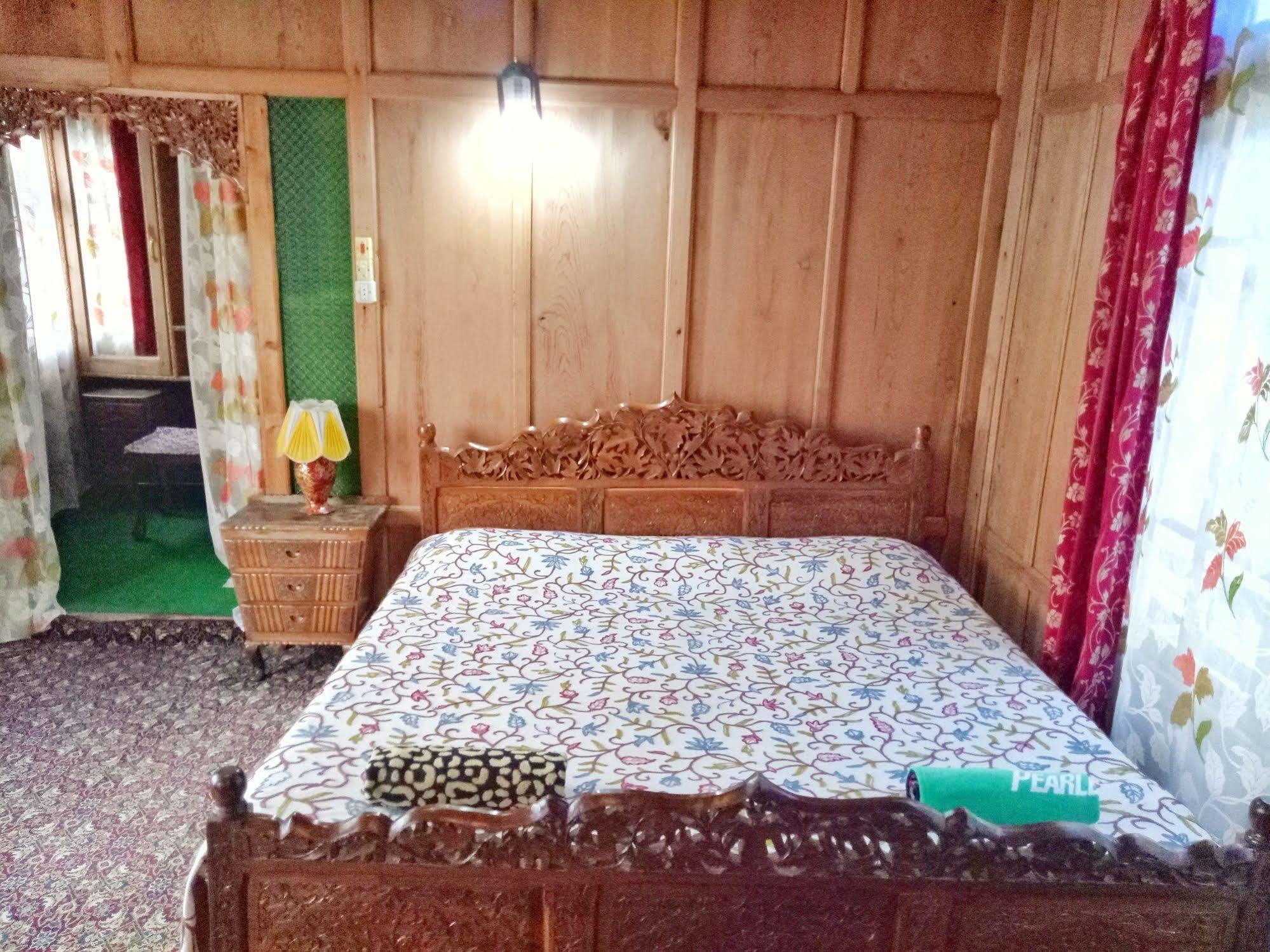 New Bul Bul Group Of Houseboats Srinagar Hotel Durgjan Екстериор снимка
